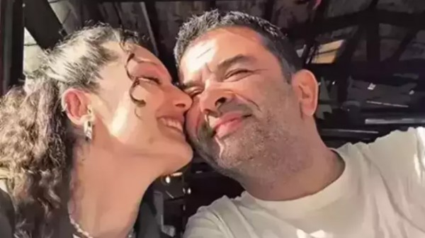 Bülent Şakrak sevgilisine aşkını ilan etti!